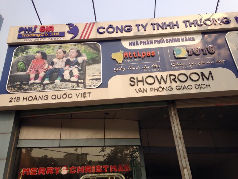  Thi công showroom - TOTO Hoàng Quốc Việt 