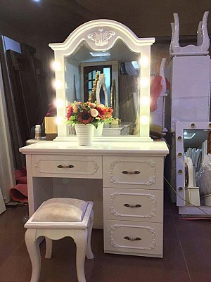 Bàn phấn mẫu mới BP-MHG114