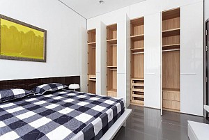 Hệ tủ âm tường gỗ MDF malaysia dán veneer sồi kết hợp sơn trắng mã TA-MHG021