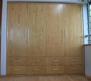 Tủ âm tường gỗ sồi nga mã TA-MHG035