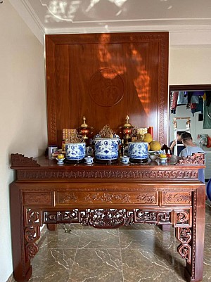 Mẫu án gian + vách gỗ gõ đỏ