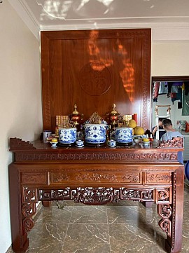 Mẫu án gian + vách gỗ gõ đỏ